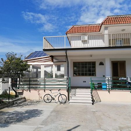 Monolocale Tirreno Studio Seafront Formia Bagian luar foto