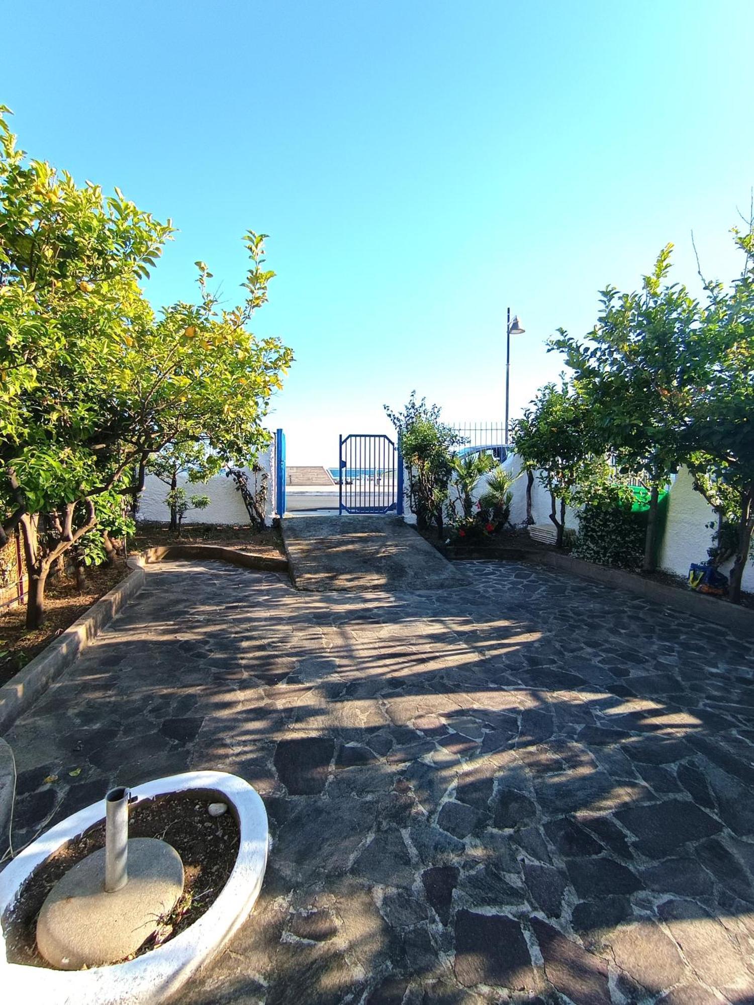 Monolocale Tirreno Studio Seafront Formia Bagian luar foto