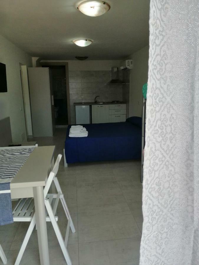 Monolocale Tirreno Studio Seafront Formia Bagian luar foto