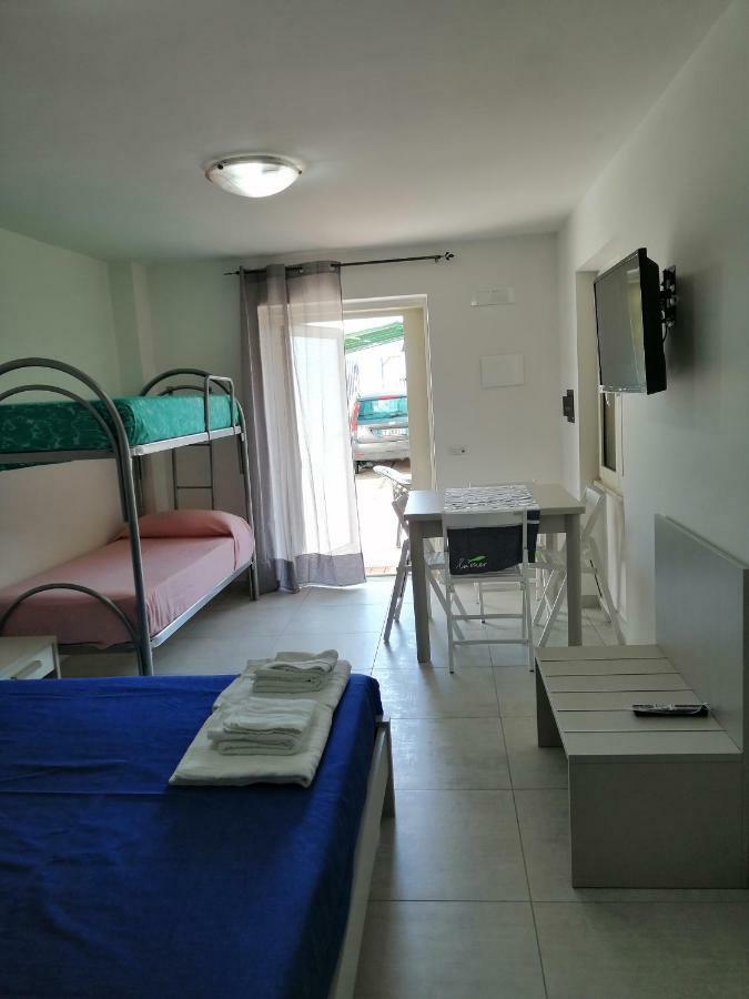 Monolocale Tirreno Studio Seafront Formia Bagian luar foto