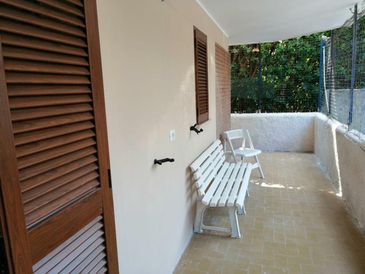 Monolocale Tirreno Studio Seafront Formia Bagian luar foto