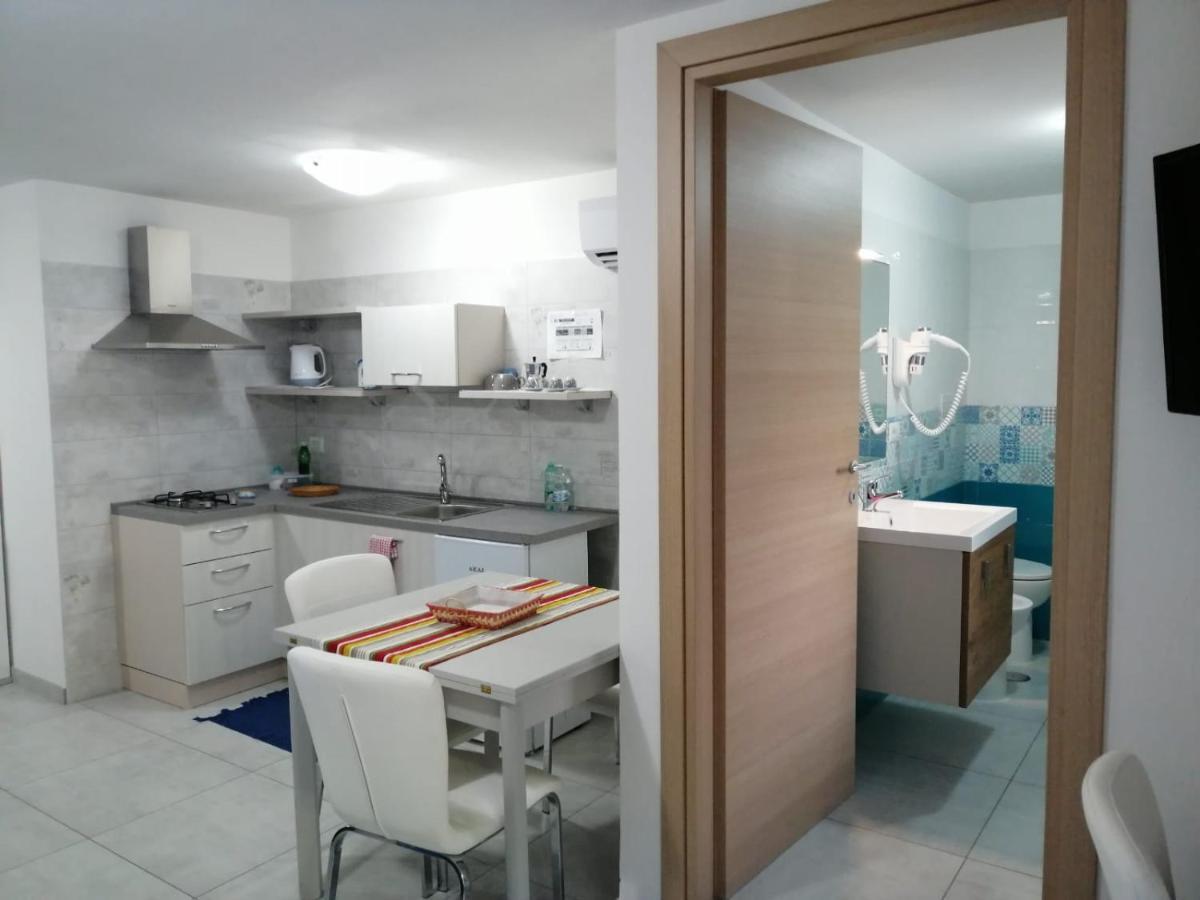Monolocale Tirreno Studio Seafront Formia Bagian luar foto